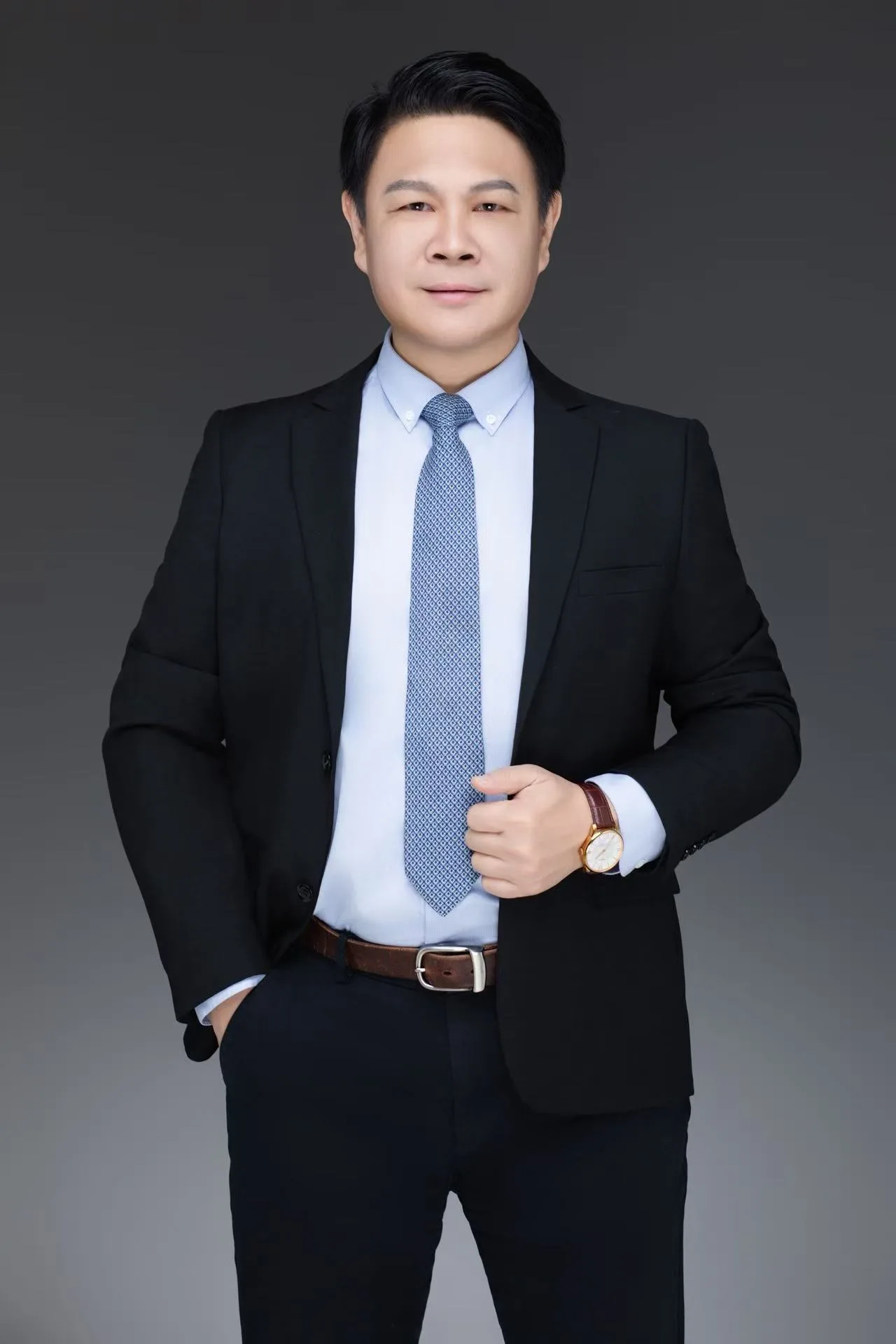 星范集团创始人 / 董事长 颜仲裕